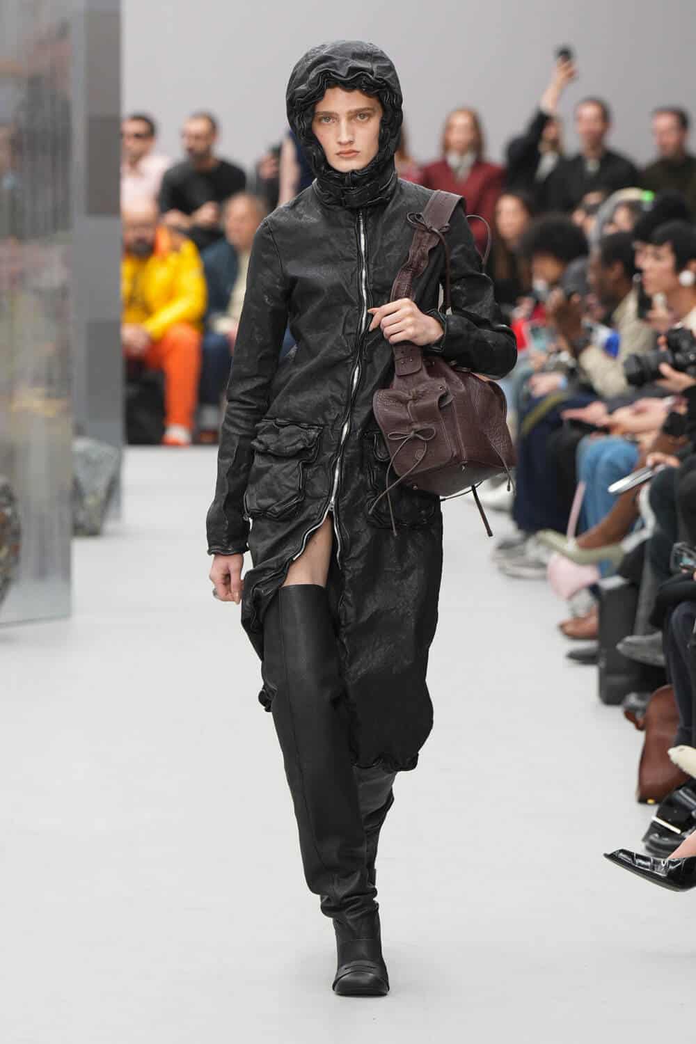 Acne Studios｜FASHION PROPS (C50378 AXA) Acne Studios Spring 2025 Ready to Wear Runway, Fashion Show